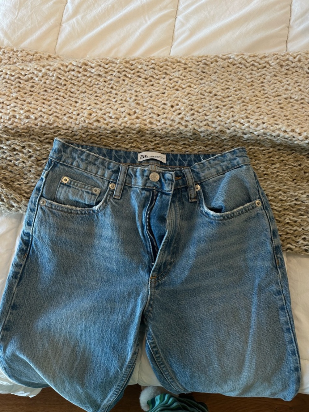 ZARA low rise loose fit ankle jeans